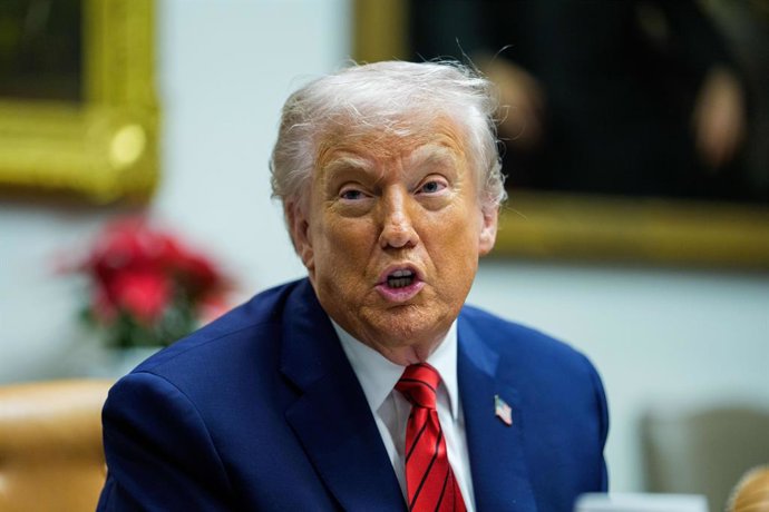 10 de dezembro de 2025, Washington, Distrito de Columbia, EUA: O presidente dos Estados Unidos, Donald J. Trump, faz comentários em uma mesa redonda com executivos de empresas de alta tecnologia na Sala Roosevelt da Casa Branca em Washington, DC, EUA, na 