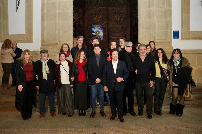 Fotografía familiar de la lectura pública e interpretación de 'La promesa', de Manuel Ferrand.