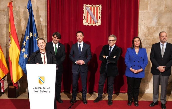 La presidenta del Govern, Marga Prohens, en la recepción a la AECC en el Consolat de Mar