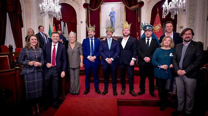 Acto de traspaso de coronas del Cortejo Real de los Reyes Magos 2026.