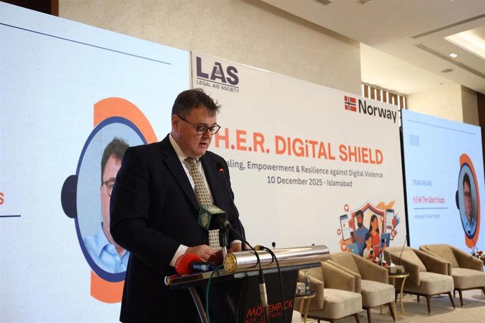 El embajador de Noruega en Pakistán, Per Albert Ilsaas