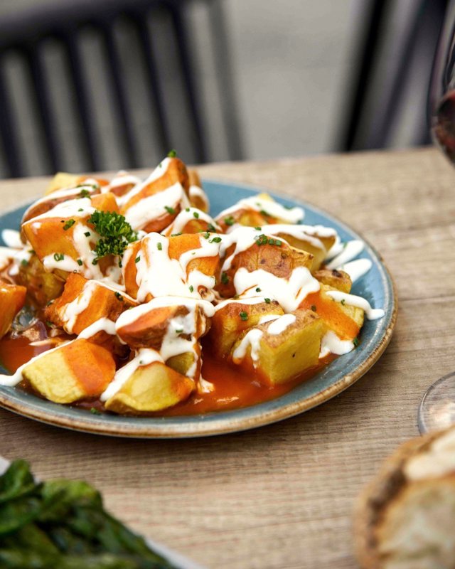 Patatas Bravas Mercado de la Reina