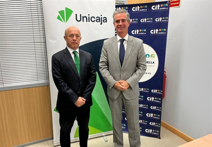 Acuerdo firmado por el director de Zona Málaga Costa de Unicaja, Francisco Javier Prieto García, y el presidente de CIT Marbella, Juan José González Ramírez.