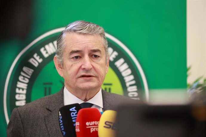 El consejero de Sanidad, Antonio Sanz, este viernes en declaraciones a los medios antes de presidir la reunión del Consejo Rector de la Agencia de Emergencias de Andalucía (EMA). 