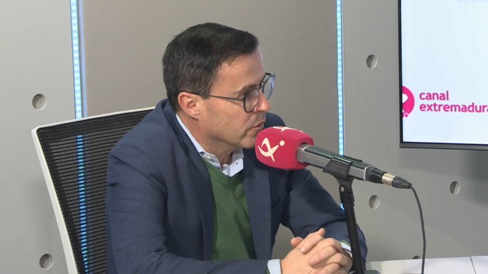 El candidato socialista a la Presidencia de la Junta, Miguel Ángel Gallardo, es entrevistado en Canal Extremadura 