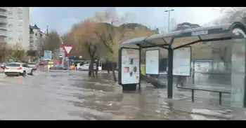 Una tromba de agua inunda la Plaza Italia, la turbo rotonda de Valdecilla y otros puntos de Santander