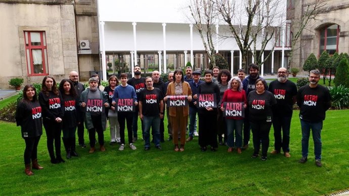 A portavoz nacional do BNG, Ana Pontón, reúnese no Parlamento con representantes institucionais das comarcas que se poderían ver afectadas o proxecto de Altri.