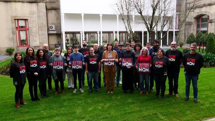 La portavoz nacional del BNG, Ana Pontón, se reúne en el Parlamento con representantes institucionales de las comarcas que se podrían ver afectadas por el proyecto de Altri.