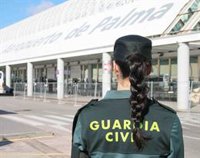 Nueve detenidos por provocar un altercado en un avión cuando iba a despegar desde el aeropuerto de Palma