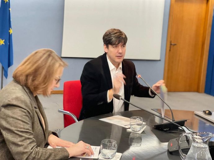 El consejero de Ciencia, Industria y Empleo, Borja Sánchez, durante la reunión.