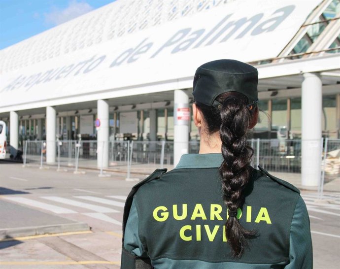 Archivo - Arquivo - Guardia Civil no aeroporto de Palma