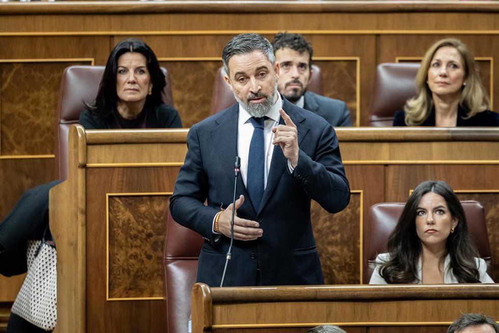 El presidente de Vox, Santiago Abascal, interviene durante una sesión de control al Gobierno, en el Congreso de los Diputados, a 10 de diciembre de 2025, en Madrid (España).