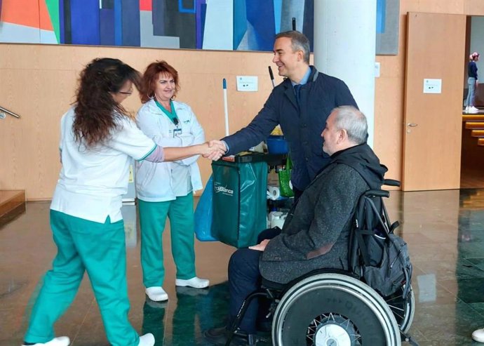 El delegado territorial de Empleo, Empresa y Trabajo Autónomo en Almería, Amós García Hueso, durante una visita relacionada con programas de empleo para personas con discapacidad.