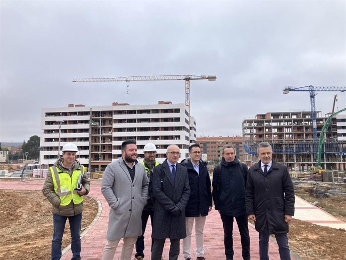 El Alcalde De Logroño, Conrado Escobar, Ha Visitado Esta Mañana La Zona, Acompañado Por Los Concejales Del Área De Urbanismo, Íñigo López-Araquistáin Y Javier Martínez, Ha Visitaodo El Entorno De Avenida De Burgos