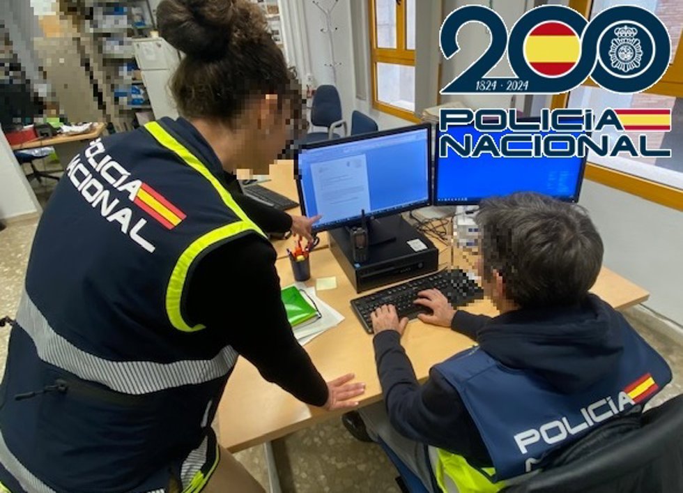 Agentes de la Policía Nacional especializados en lucha contra el blanqueo de capitales.