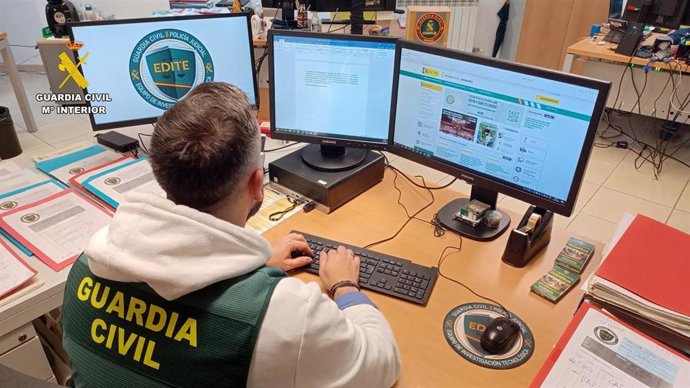 La Guardia Civil de Burgos desarticula varias redes de sextorsión y blanqueo de capitales.