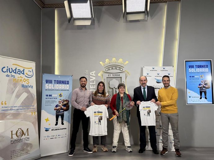 Presentación del VIII Torneo Solidario de Bádminton 'Un juguete por el bádminton'.