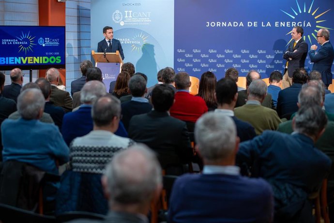 El delegado del Gobierno, Pedro Casares, en la Jornada de la Enería organizada por el Colegio de Ingenieros Industriales de Cantabria