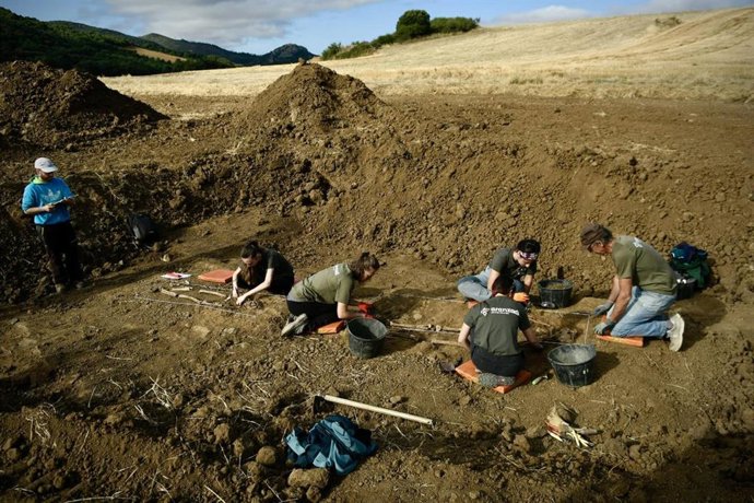 Archivo - Imagen de los trabajos de exhumación.