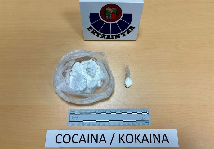 Atxilotuari kofiskaturiko droga