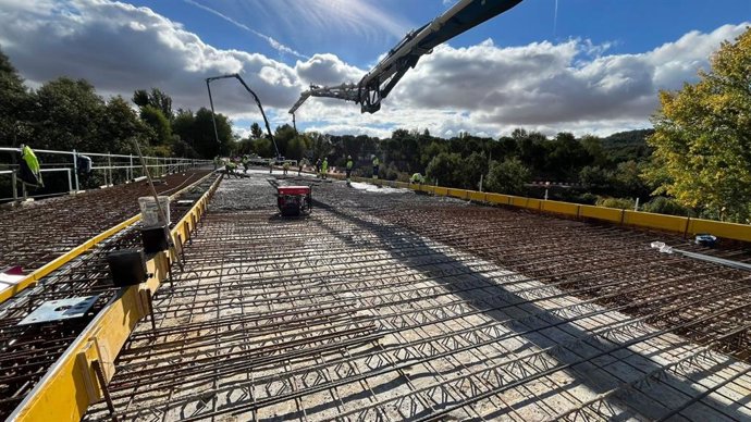 Archivo - Obras en el Puente de Zulema, en Alcalá de Henares