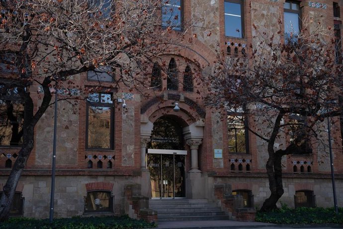 Archivo - Fachada de la Conselleria de Salud, a 17 de enero de 2025, en Barcelona, Catalunya (España).