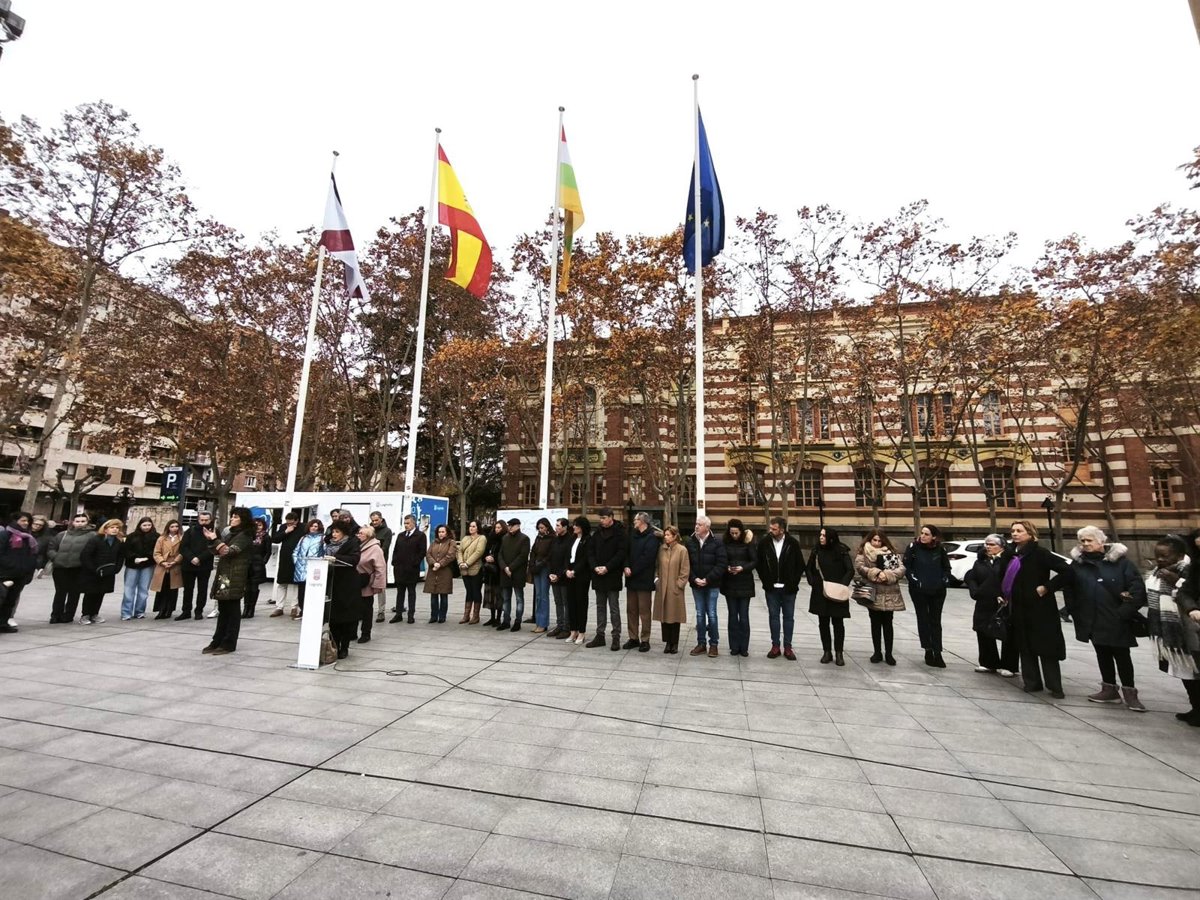 Logroño recuerda y rinde homenaje en silencio a todas las víctimas de este año de la violencia machista