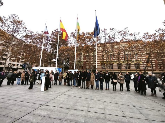 Logroño guarda un minuto de silencio por todas las víctimas de este año de la violencia machista