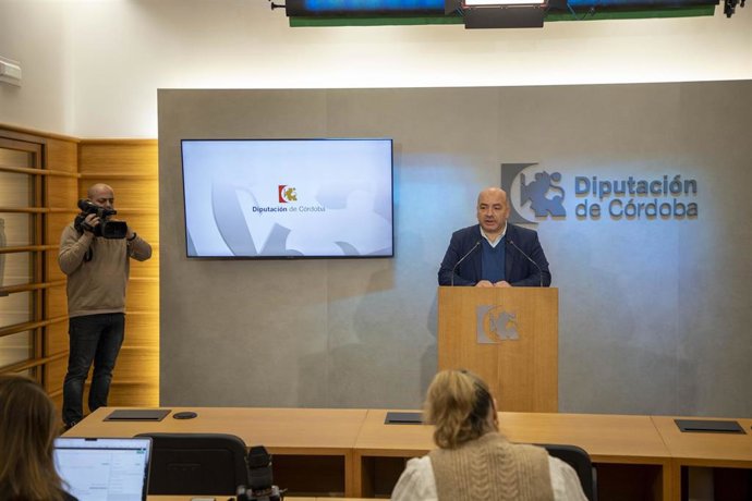 El delegado de Cultura de la Diputación de Córdoba, Gabriel Duque, en rueda de prensa.
