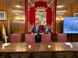 El presidente de la Diputación de Zamora, Javier Faúndez, y el consejero de Presidencia, Luis Miguel González Gago.