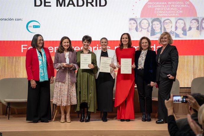 Entrega del Premio Empresaria Líder 2025 en el marco del III Foro de Empresarias Líderes