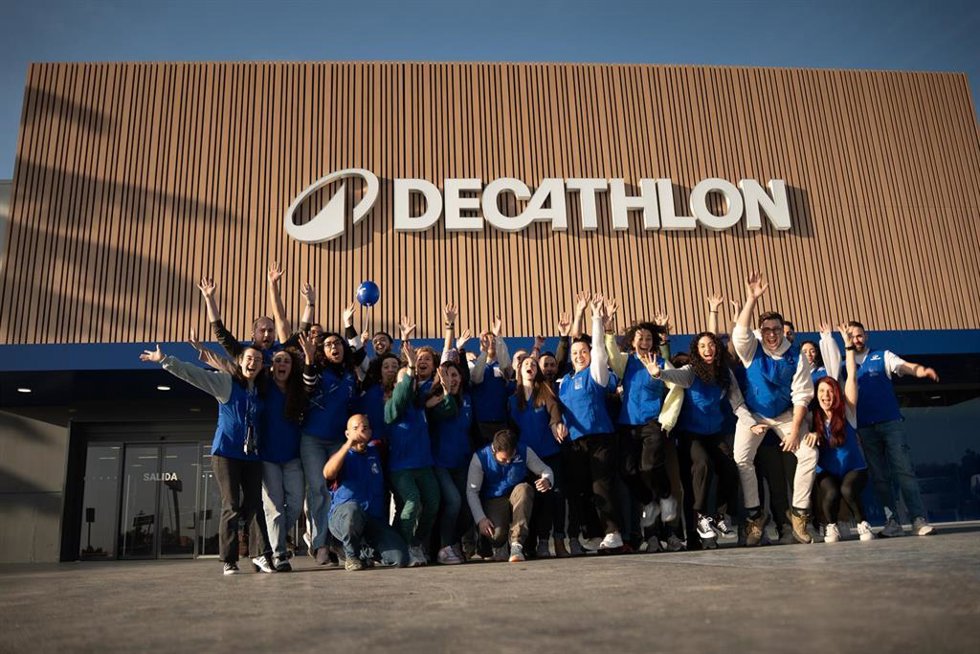 Imagen de la tienda y empleados de 'Decathlon Alcorcón'