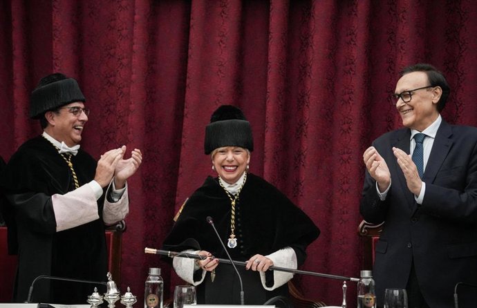 El consejero de Universidad, José Carlos Gómez Villamandos, durante la investidura de Carmen Vargas como nueva rectora de la US.