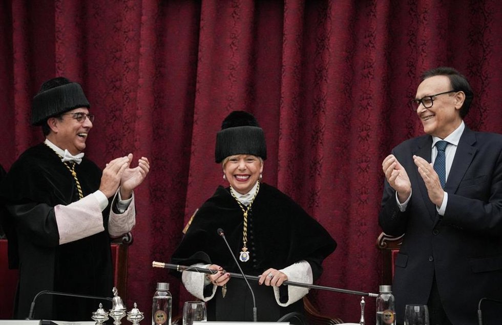 El consejero de Universidad, José Carlos Gómez Villamandos, durante la investidura de Carmen Vargas como nueva rectora de la US.