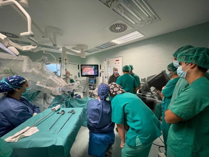 Una intervención quirúrgica en el Hospital Miguel  Servet de Zaragoza.