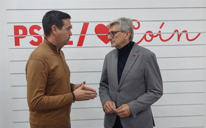 El secretario general del PSOE de Málaga, Josele Aguilar, junto al secretario general del PSOE de Coín, Salvador Rojas.