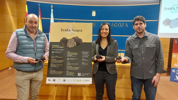 El presidente de Truzarfa, Jesús López; la diputada de Turismo de la DPZ, Cristina Palacín; y el investigador del CITA, Pedro Marco.