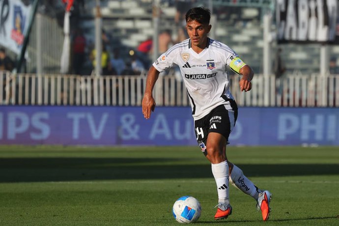 Futbol, Colo Colo vs Audax Italiano Fecha 30, Liga de primera 2025. El jugador de Colo Colo Vicente Pizarro es fotografiado durante un partido de la liga de primera contra Audax Italiano disputado en el estadio Monumental de Santiago,