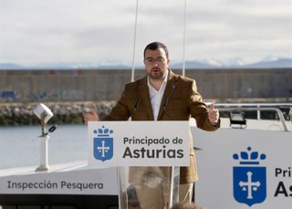 El presidente Adrián Barbón en la inaugación de las obras de ampliación del Puerto de Luanco.