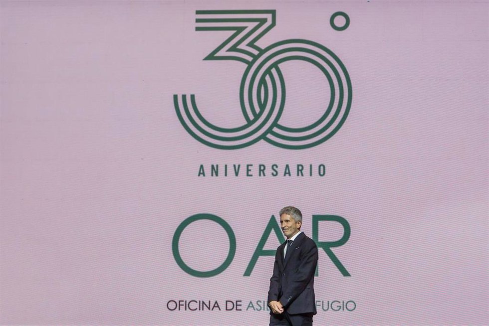 Archivo - El ministro del Interior, Fernando Grande-Marlaska, interviene durante la entrega de los primeros Premios al Mérito de la protección Internacional por el 30 aniversario de la Oficina de Asilo y Refugio, a 16 de noviembre de 2022, en Madrid (Es