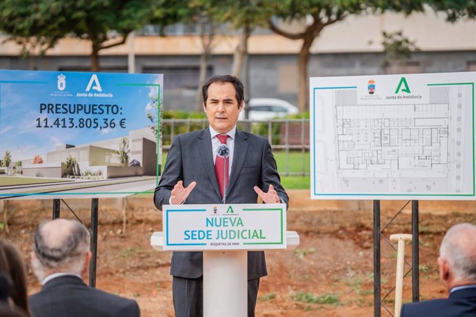 El consejero de Justicia, Administración Local y Función Pública de la Junta de Andalucía, José Antonio Nieto, durante el acto de colocación de la primera piedra de la nueva sede judicial de Roquetas de Mar (Almería).