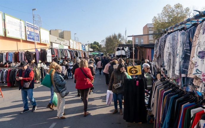 Mercadillo semanal del Cénit