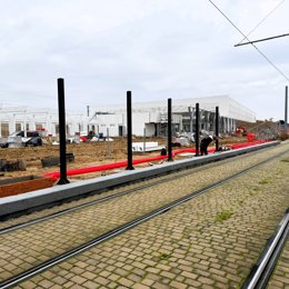 Parada de tranvía en la estación de Cercanías de Parla Norte