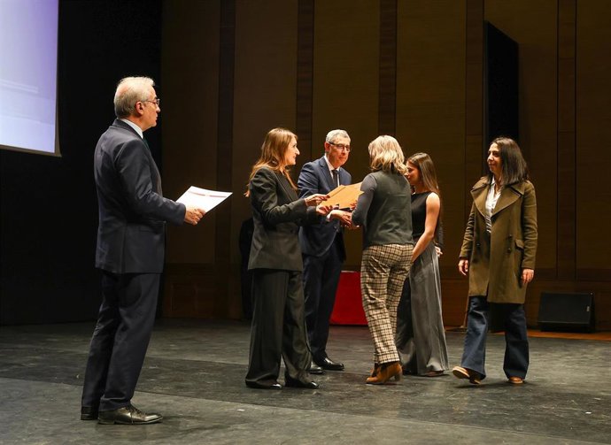 Lucas Durante La Entrega De Los Premios De Educación En El Miguel Delibes.
