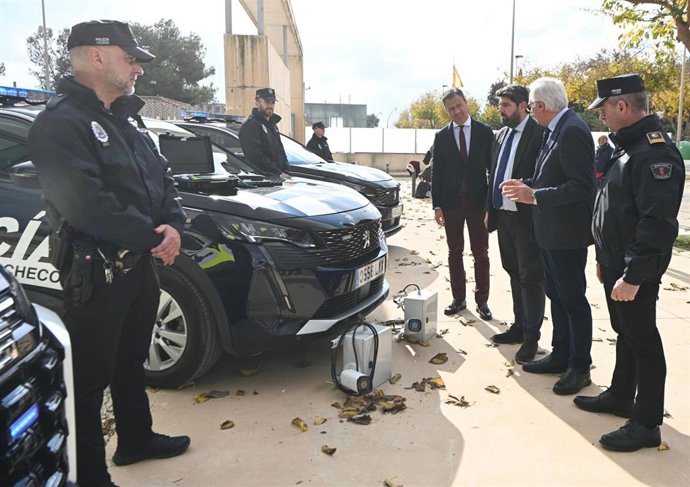 El presidente de la Comunidad, Fernando López Miras, visita el Centro Integral de Seguridad de Torre Pacheco acompañado por el alcalde del municipio, Pedro Ángel Roca