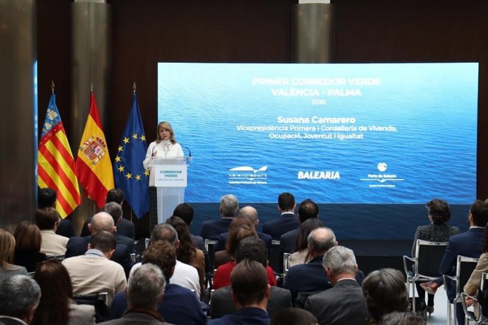 La vicepresidenta primera y consellera de Consellera de Vivienda, Empleo, Juventud e Igualdad, Susana Camarero, durante el acto de presentación y firma del acuerdo para la implantación del Corredor Marítimo Verde en Valencia.