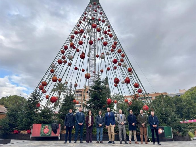Image de los ediles en la presentación de la programación del Gran Árbol de Navidad