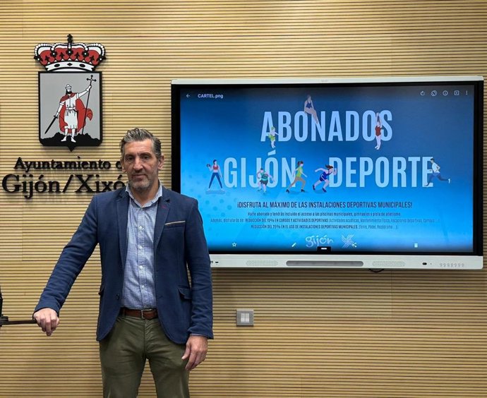 El concejal de Deportes de Gijón y presidente del Patronato Deportivo Municipal (PDM), Jorge Pañeda, en rueda de prensa en el Consistorio gijonés.