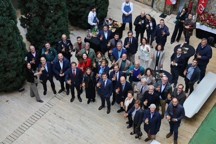 La alcaldesa Noelia Arroyo durante el brindis de Navidad celebrado por la compañía en su sede de la ciudad, en Casa Dorda, que contó con la presencia del consejero delegado de Veolia en la Región de Murcia, Juan José Alonso