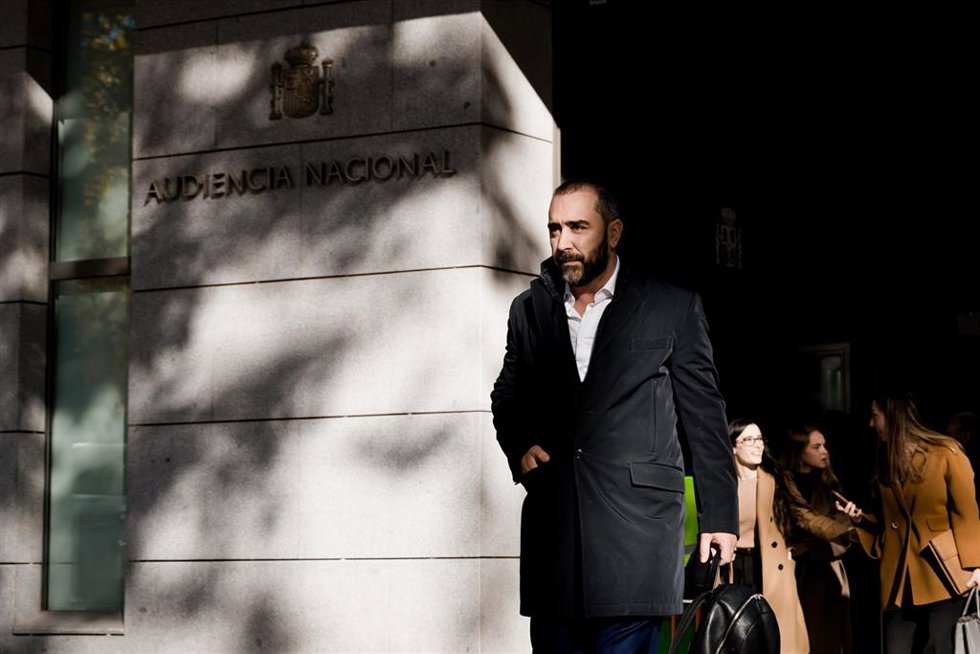 El empresario Víctor de Aldama a su llegada al interrogatorio del juez instructor del 'caso Koldo', en la Audiencia Nacional, a 27 de noviembre de 2025, en Madrid (España).